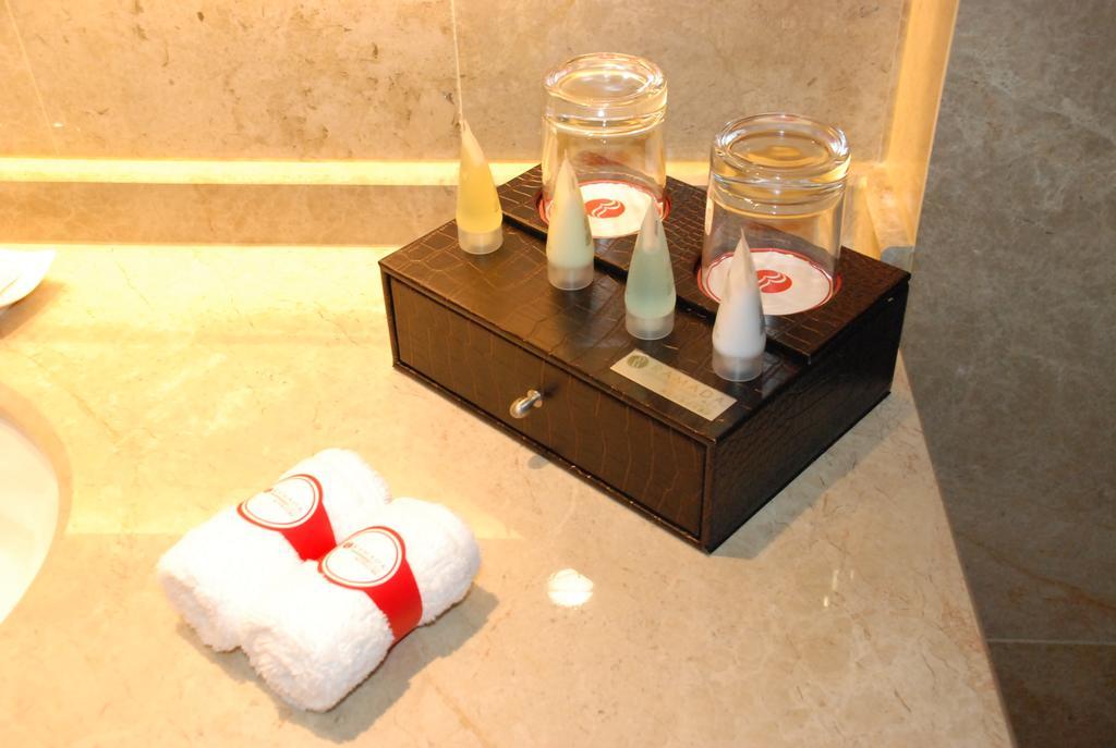 Ramada Plaza Shanghai Gateway Rum bild